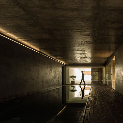 The Hill Cork House by Contaminar Arquitectos