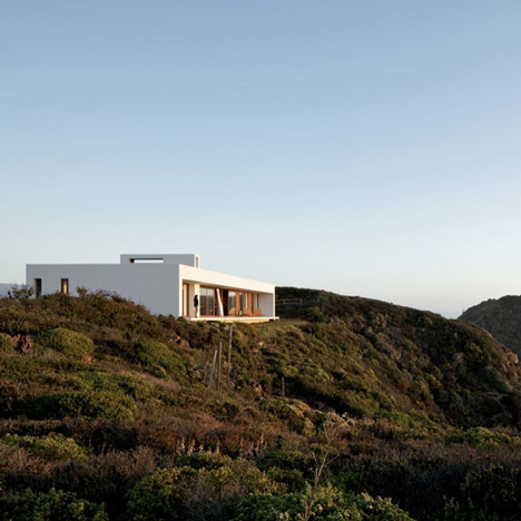 Tunquen House by Nicolás Lipthay Allen and L2C