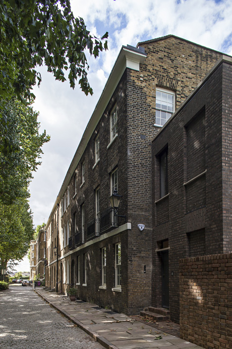 Chris Dyson's curved brick extension completes a Georgian terrace in London