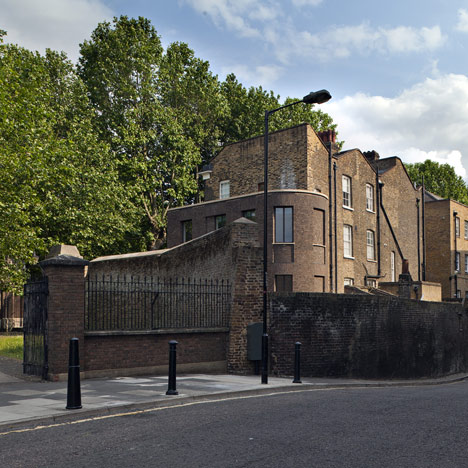 Chris Dyson's curved brick extension completes a Georgian terrace in London