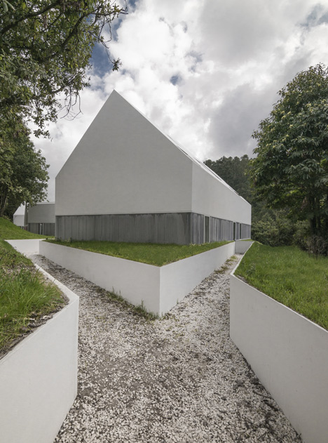 White buildings sink into the landscape at the White Wolf Hotel by AND-RÉ