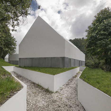 White buildings sink into the landscape at the White Wolf Hotel by AND-RÉ