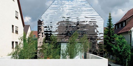Bernd Zimmermanns mirror-clad House wz2 distorts its surroundings