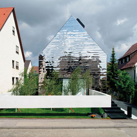 Bernd Zimmermanns mirror-clad House wz2 distorts its surroundings