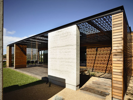 Blairgowrie House by Wolveridge Architects creates a timber-clad seaside home
