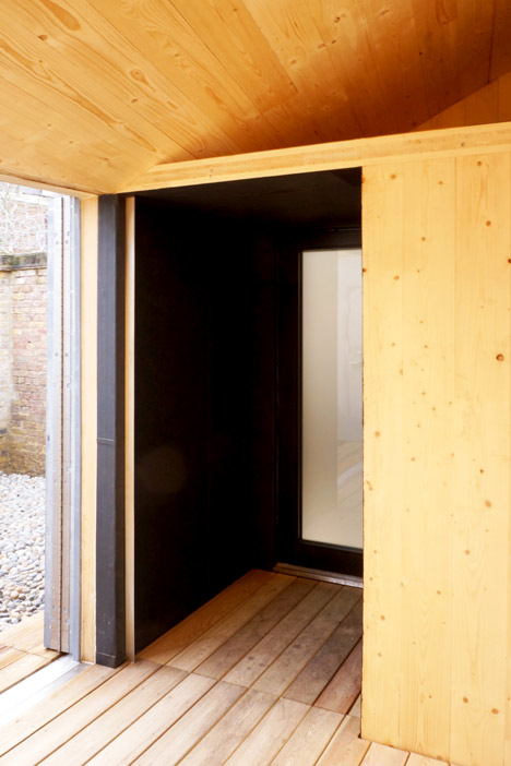 Comet Street Studio for an artist in Deptford by dRMM