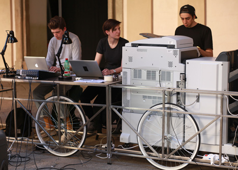 Fear of Missing Out publishing algorithm in Milan