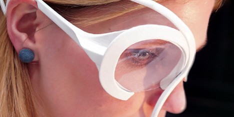 Headpiece monitors sensory responses to digital content for intuitive bookmarking