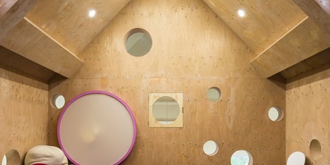 Oily Cart Theatre by Hawkins/Brown