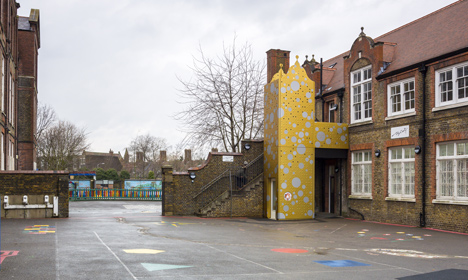 Oily Cart Theatre by Hawkins/Brown