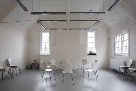 Oily Cart Theatre by Hawkins/Brown
