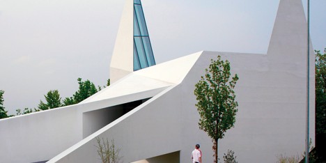 Church by Schneider+Schumacher based on motorway signage looks like Batman