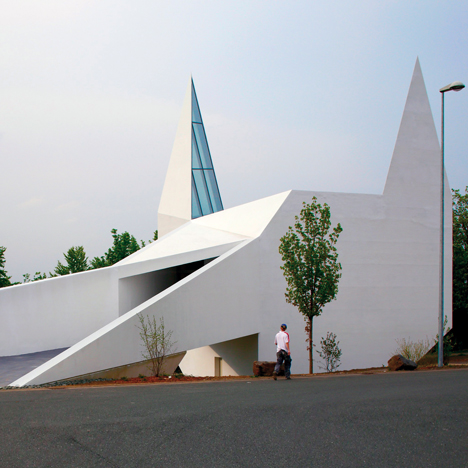 Church by Schneider+Schumacher based on motorway signage looks like Batman