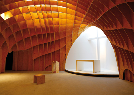 Church by Schneider+Schumacher based on motorway signage looks like Batman