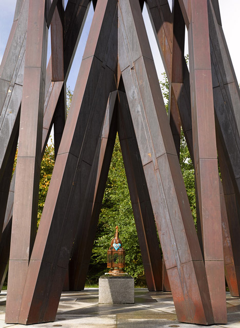 Towering copper memorial by Borheh honours philosopher Javad Nurbakhsh
