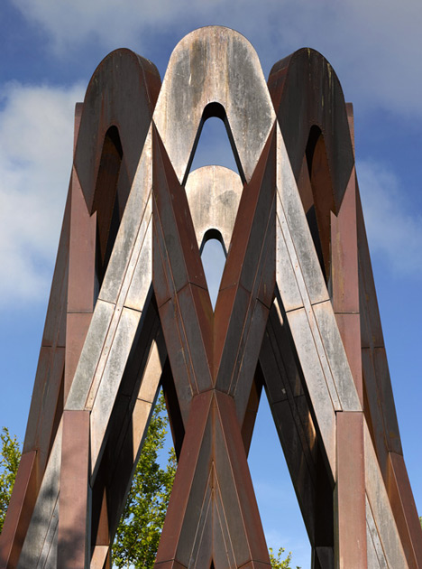 Towering copper memorial by Borheh honours philosopher Javad Nurbakhsh