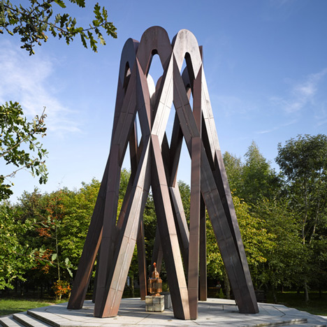 Towering copper memorial by Borheh honours philosopher Javad Nurbakhsh