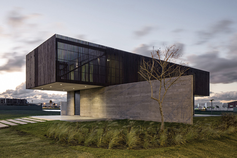 XAN House by MAPA