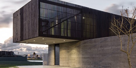 XAN House by MAPA