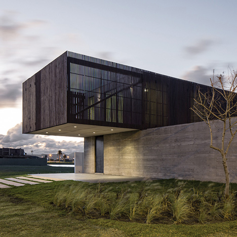 XAN House by MAPA