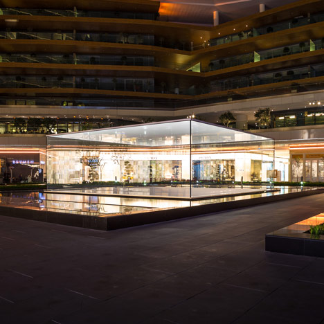Apple-store-Istanbul-by-Foster-Partners-sq-1