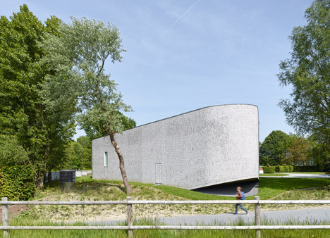Kortrijk auditorium by Dehullu Architecten