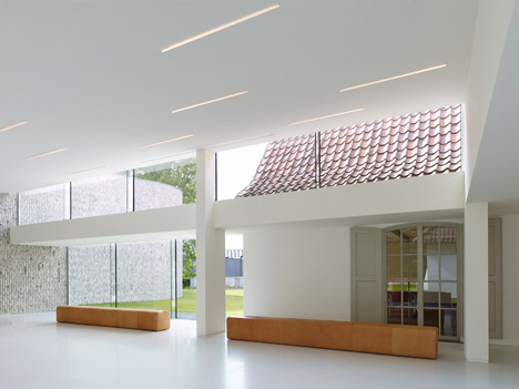 Kortrijk auditorium by Dehullu Architecten