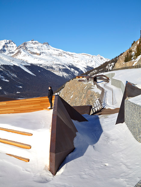 Glacier-Skywalk-by-Sturgess-Architecture-extends-over-Canada's-Jasper-National-Park_dezeen_468_1
