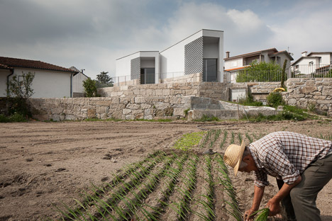 Mortuary-House-in-Vila-Caiz-by-Raul-Sousa-Cardodo-and-Graca-Vaz_dezeen_468_13