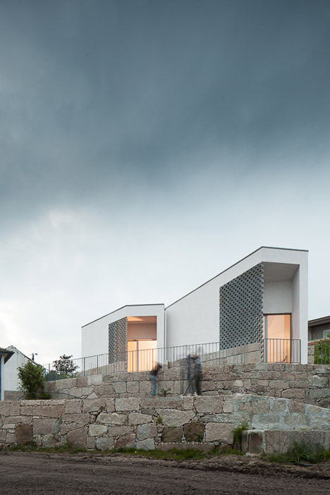 Mortuary-House-in-Vila-Caiz-by-Raul-Sousa-Cardodo-and-Graca-Vaz_dezeen_468_14