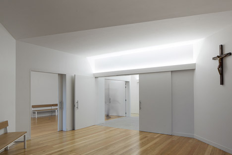 Mortuary-House-in-Vila-Caiz-by-Raul-Sousa-Cardodo-and-Graca-Vaz_dezeen_468_24