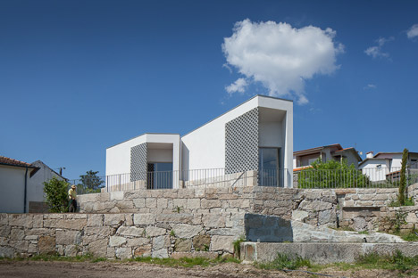 Mortuary-House-in-Vila-Caiz-by-Raul-Sousa-Cardodo-and-Graca-Vaz_dezeen_468_9