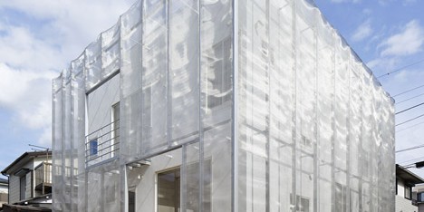 Metal mesh shrouds Fumihiko Sano’s MoyaMoya house