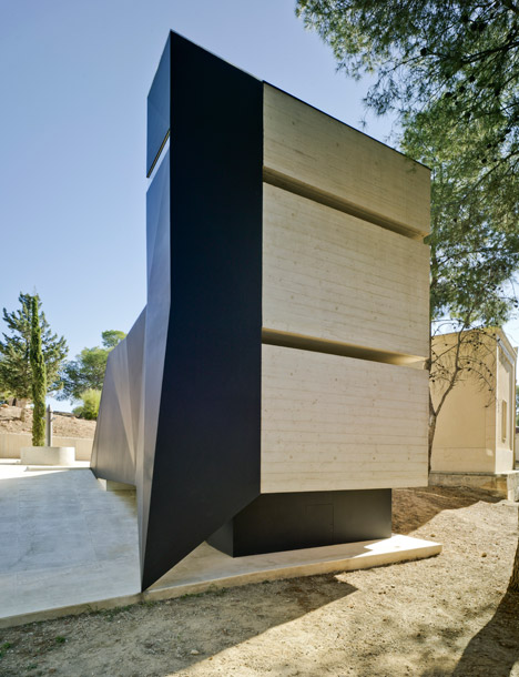 Pantheon in Murcia by Amparo and Andres Martinez Vidal