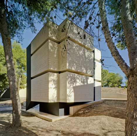 Pantheon in Murcia by Amparo and Andres Martinez Vidal