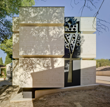 Pantheon in Murcia by Amparo and Andres Martinez Vidal