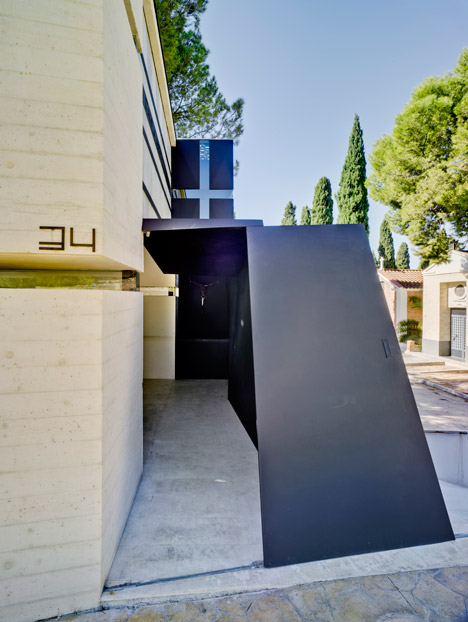 Pantheon in Murcia by Amparo and Andres Martinez Vidal