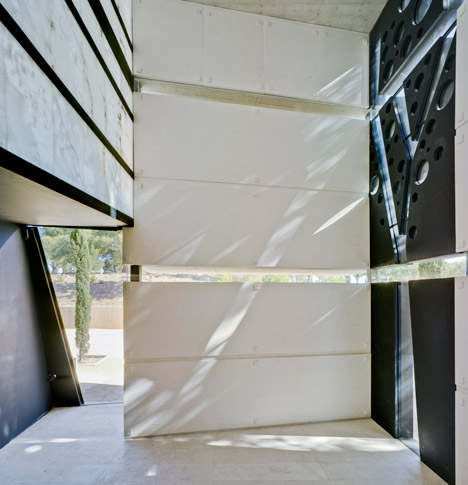 Pantheon in Murcia by Amparo and Andres Martinez Vidal
