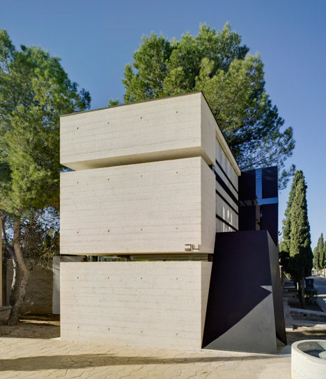 Pantheon in Murcia by Amparo and Andres Martinez Vidal