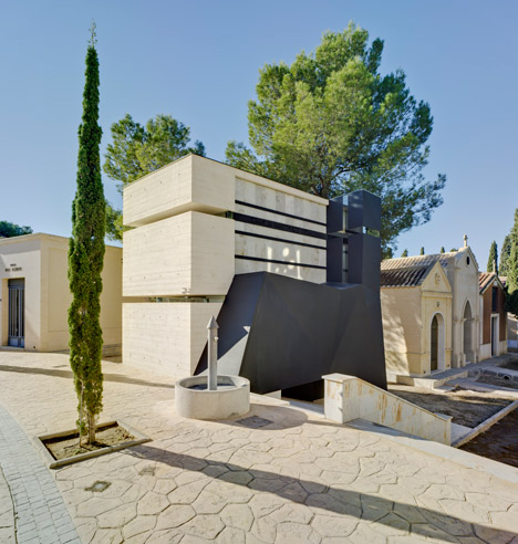 Pantheon in Murcia by Amparo and Andres Martinez Vidal