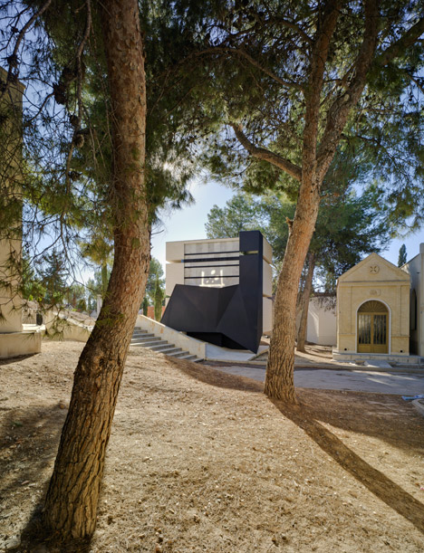 Pantheon in Murcia by Amparo and Andres Martinez Vidal