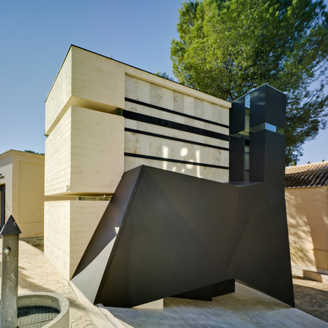 Pantheon in Murcia by Amparo and Andres Martinez Vidal