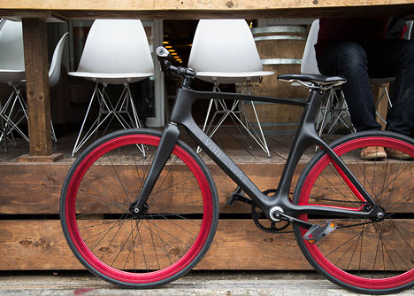 Valour carbon fibre bicycle by Vanhawks_dezeen_3