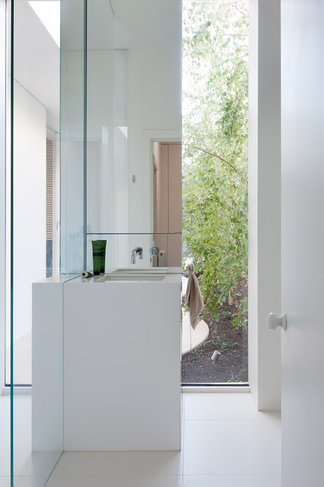 Alfred Road Residence by StudioFour
