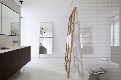 Antokolsky penthouse by Pitsou Kedem