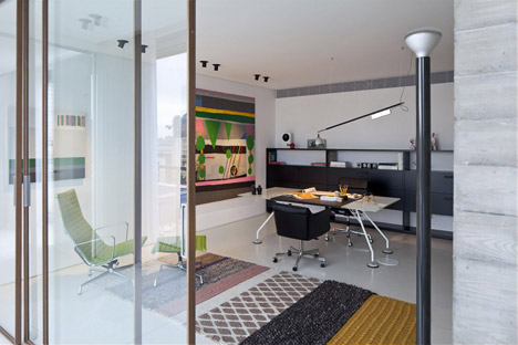 Antokolsky penthouse by Pitsou Kedem