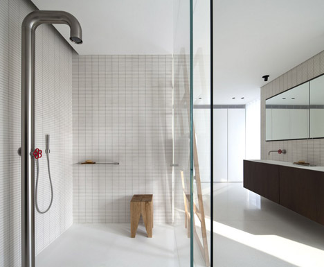 Antokolsky penthouse by Pitsou Kedem