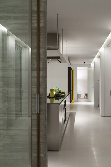Antokolsky penthouse by Pitsou Kedem