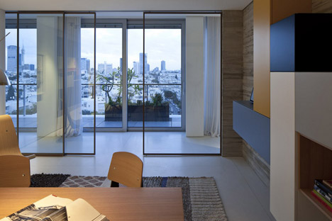 Antokolsky penthouse by Pitsou Kedem