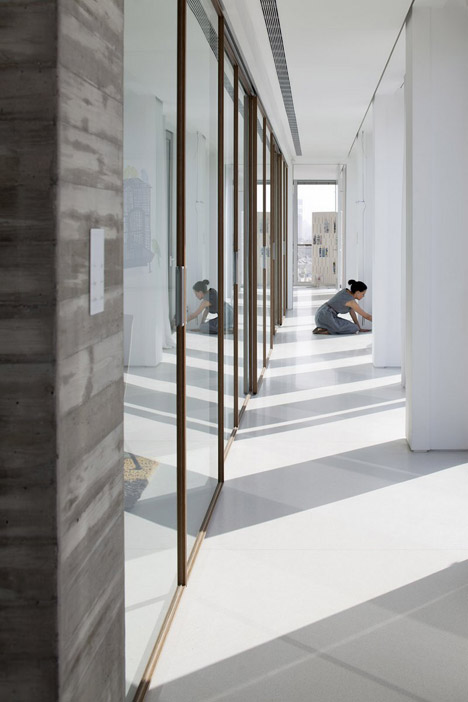 Antokolsky penthouse by Pitsou Kedem